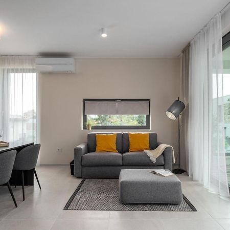 The Q Bliss - Your New 4-Star Hideaway With A Garage Ρόβινι Εξωτερικό φωτογραφία