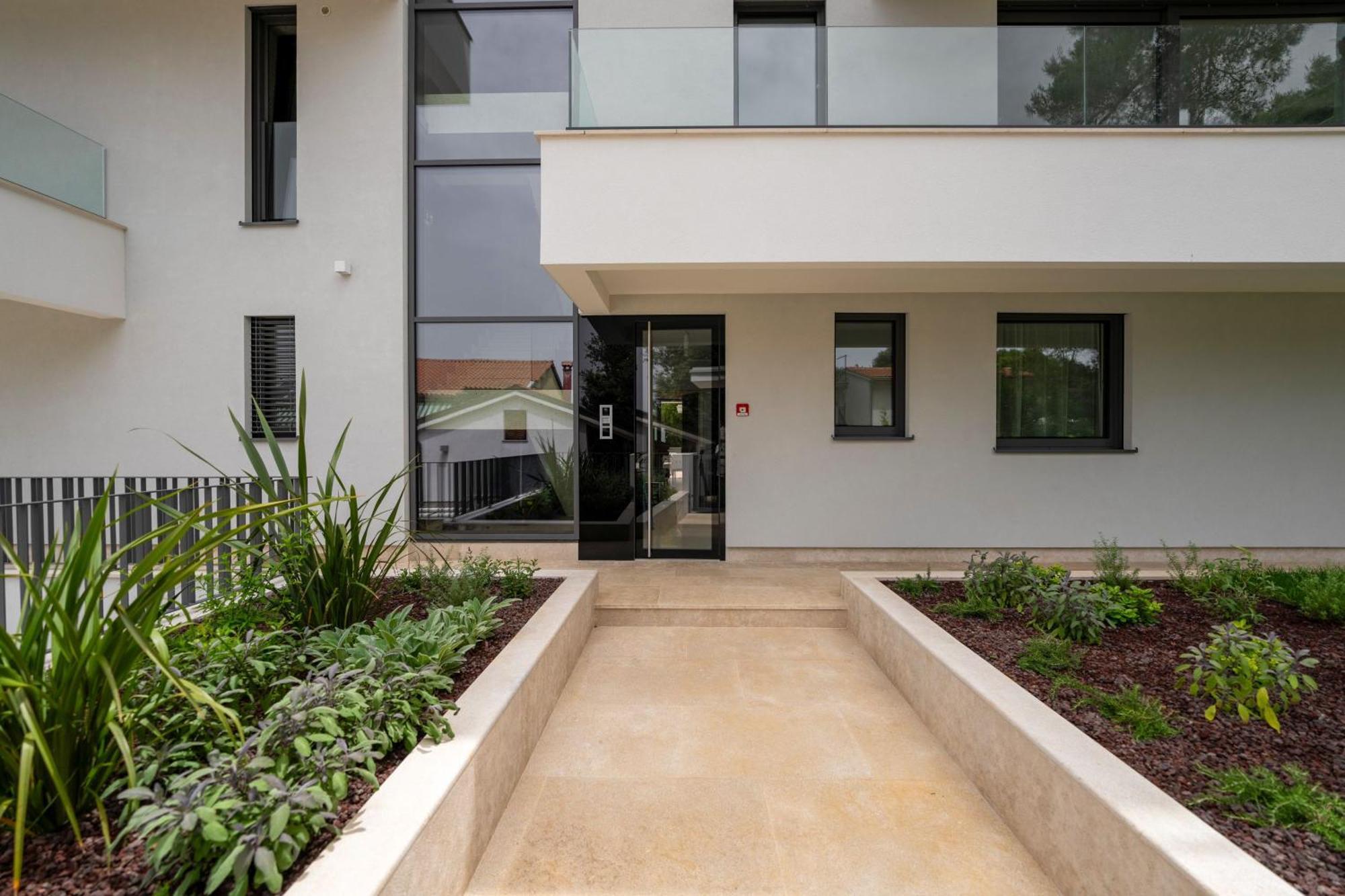 The Q Bliss - Your New 4-Star Hideaway With A Garage Ρόβινι Εξωτερικό φωτογραφία
