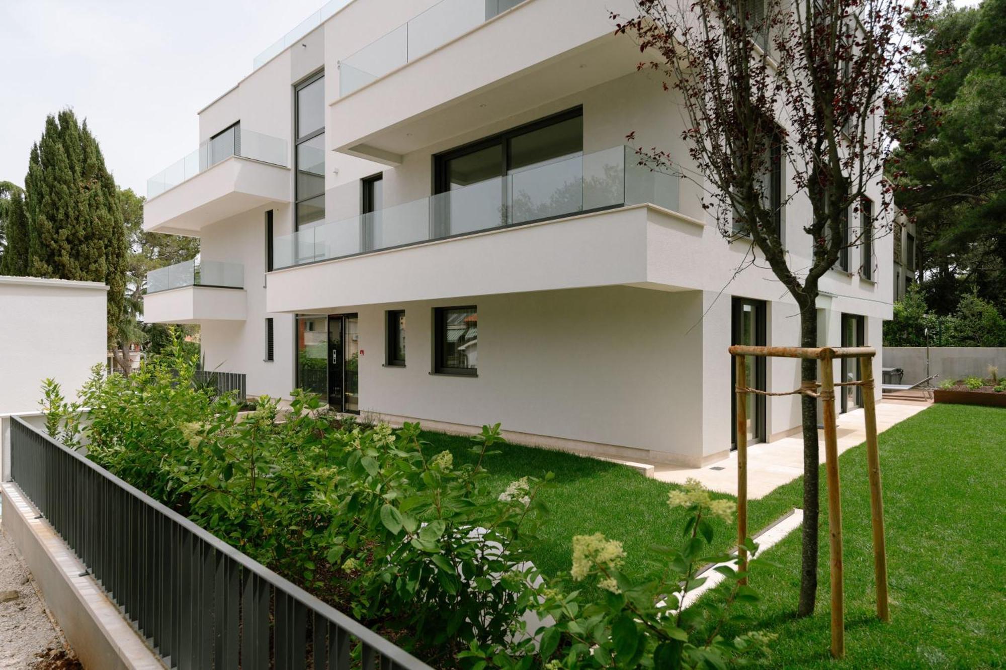 The Q Bliss - Your New 4-Star Hideaway With A Garage Ρόβινι Εξωτερικό φωτογραφία