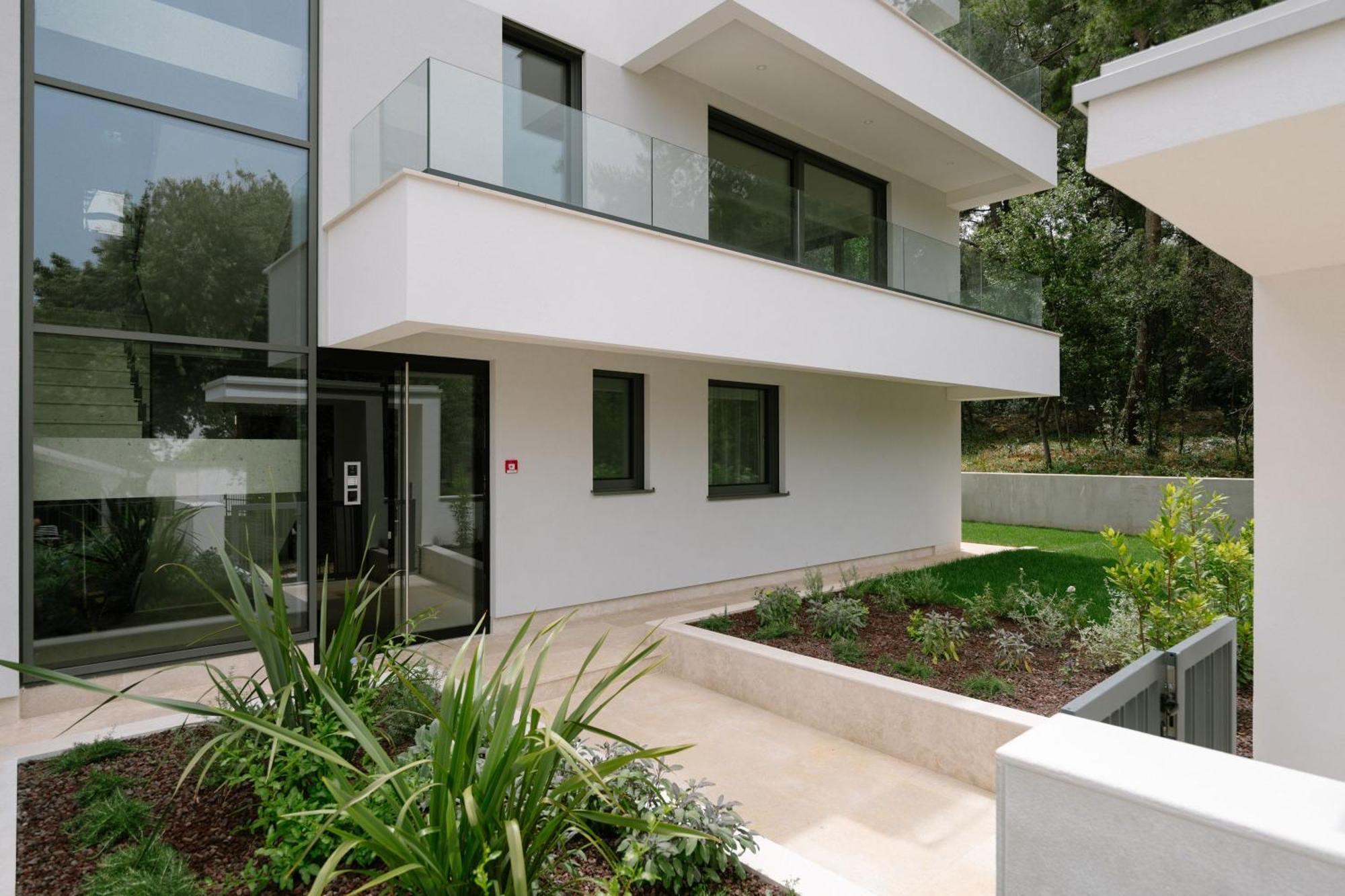 The Q Bliss - Your New 4-Star Hideaway With A Garage Ρόβινι Εξωτερικό φωτογραφία