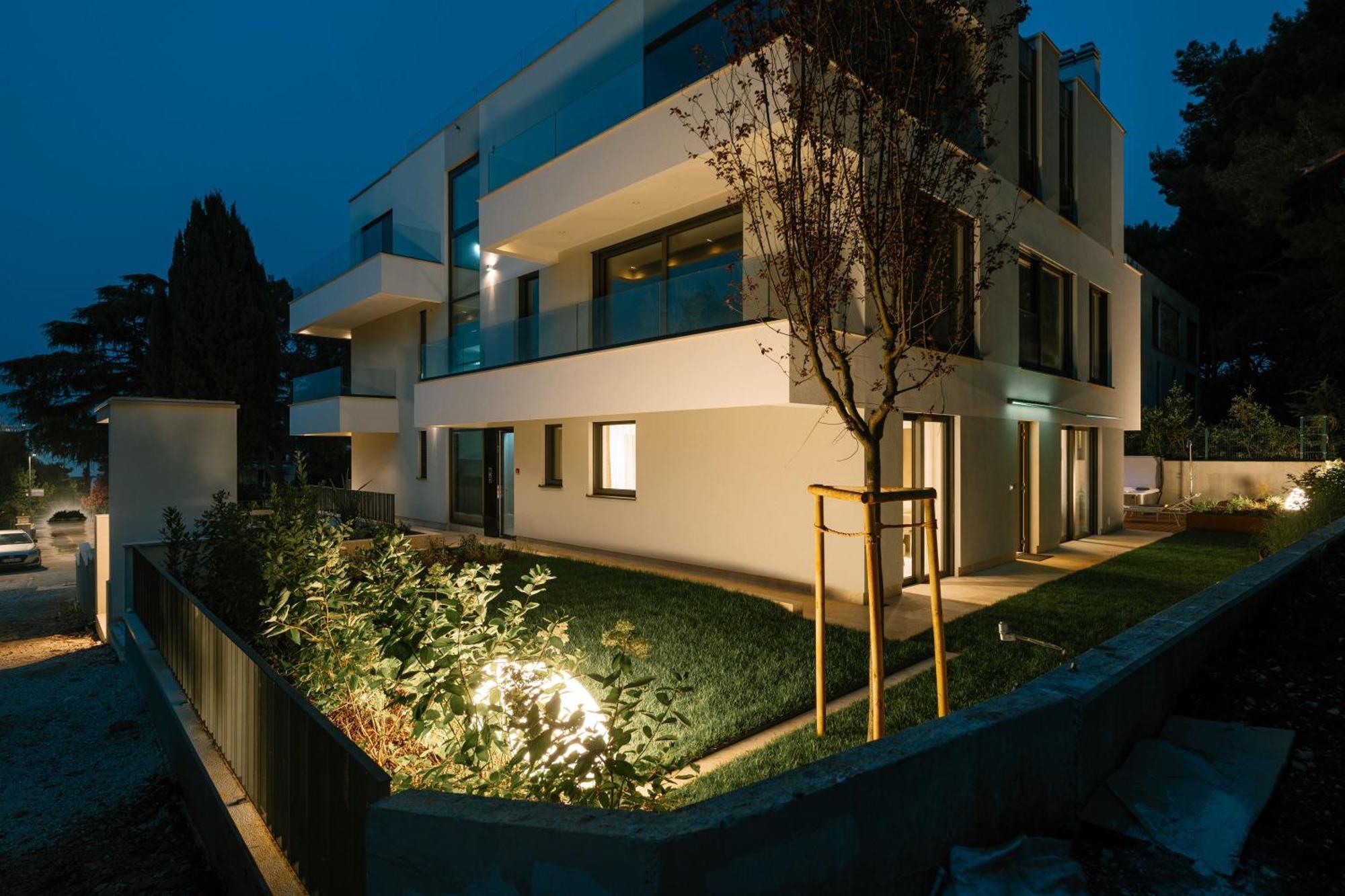 The Q Bliss - Your New 4-Star Hideaway With A Garage Ρόβινι Εξωτερικό φωτογραφία