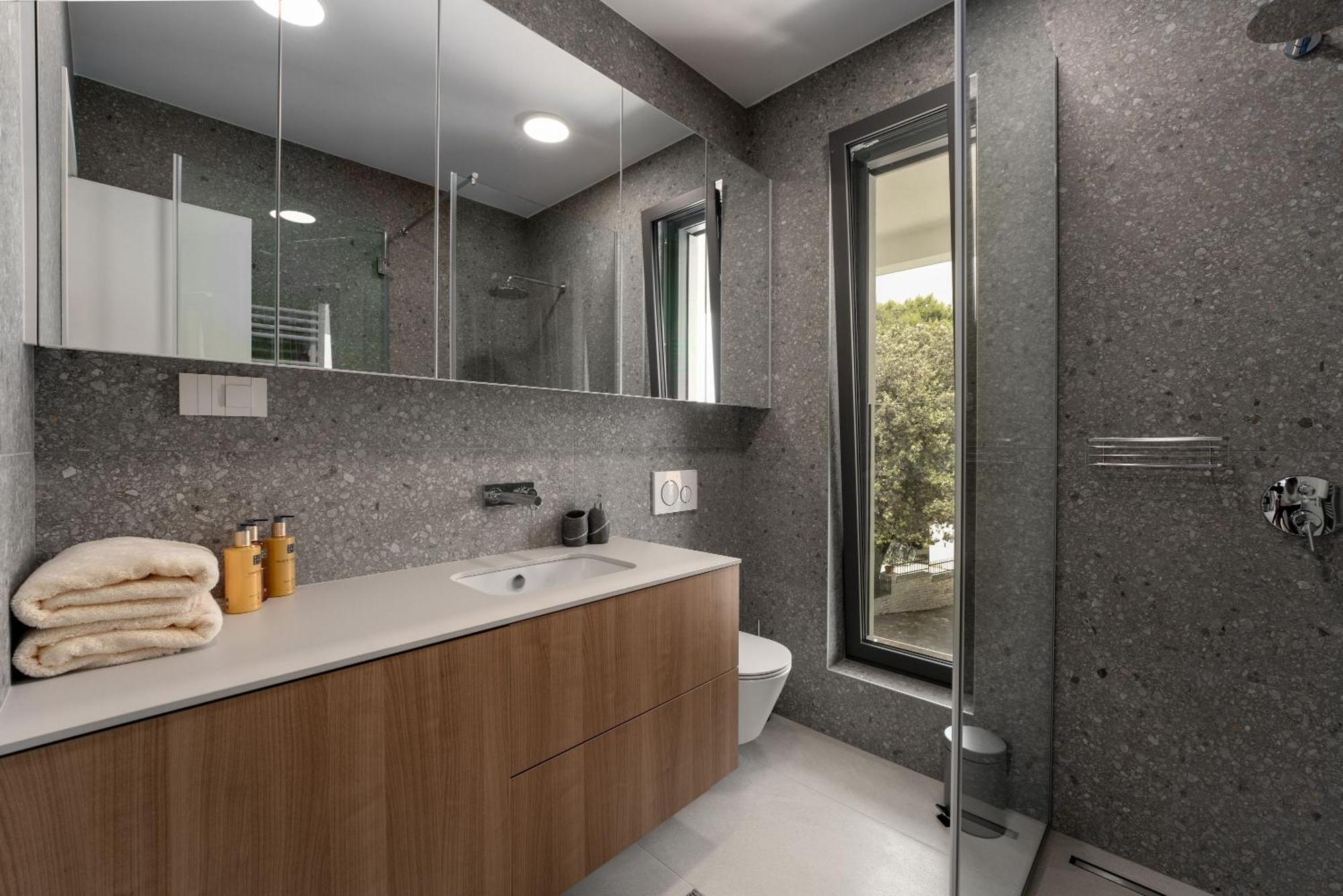 The Q Bliss - Your New 4-Star Hideaway With A Garage Ρόβινι Εξωτερικό φωτογραφία